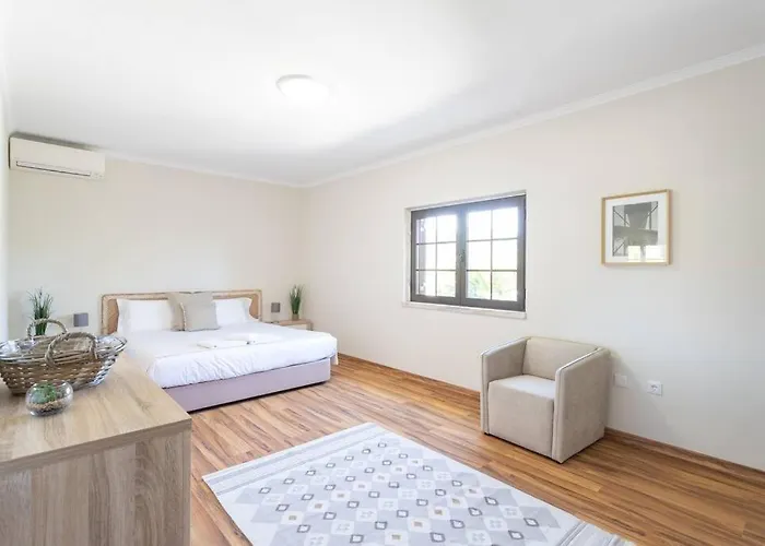 Dom wakacyjny Aroeira Sunny - Heated Pool Extra Cost